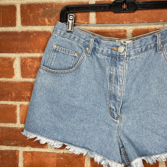 Vintage frayed edge denim shorts - Picture 2 of 6